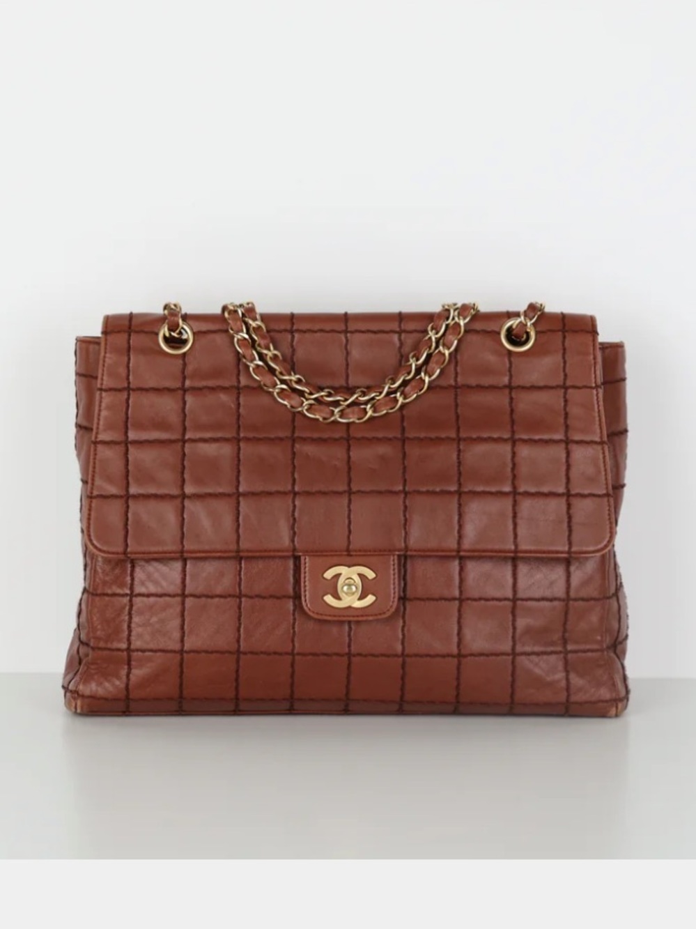 CHANEL Brown Quilted Leather Shoulder Bag with Gold Chain